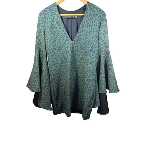 BACKSTAGE Women's Animal Print Statement Flutter Sleeve Mini Dress Green Small - Picture 1 of 9